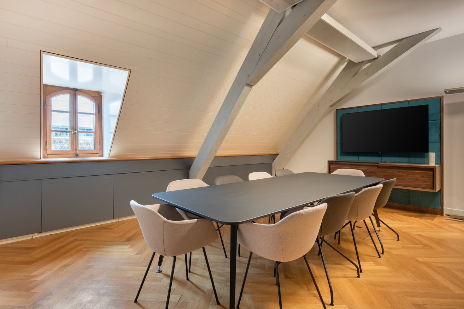 300m² office