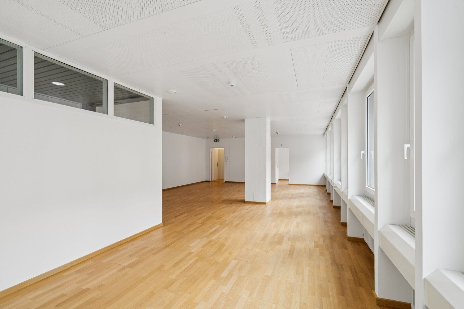 93m² commercial, photo 2 of 10