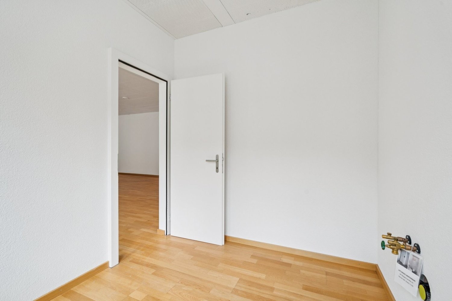93m² commercial, photo 3 of 10