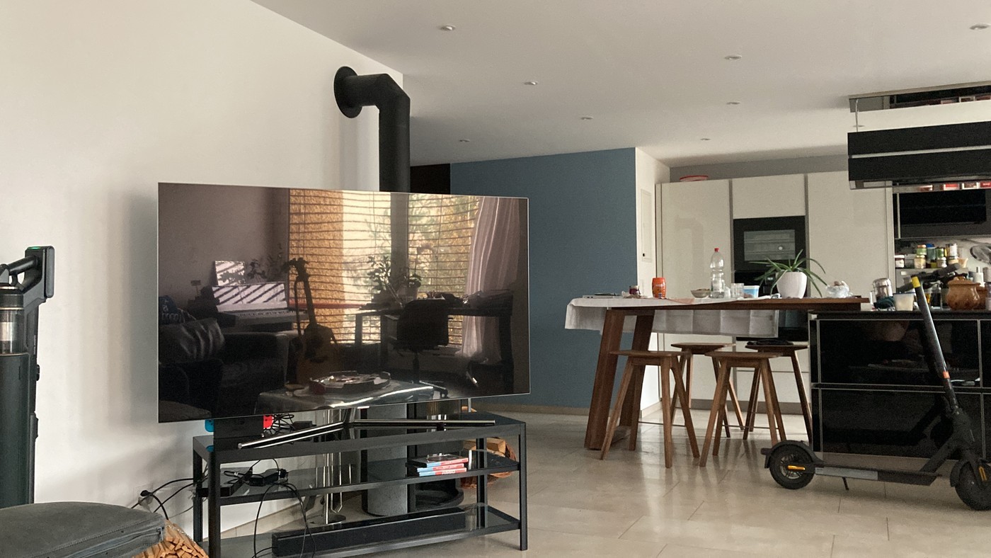 Room in a shared flat

WG - Room in a luxurious, modern 4.5-room apartment in a prime location in Brugg. (4 minutes/200 m on foot from Brugg station, center and old town. Direct view of the Aare river in front of the apartment and the old town from the room, beautiful sunrises often, and in the even, photo 7 of 10