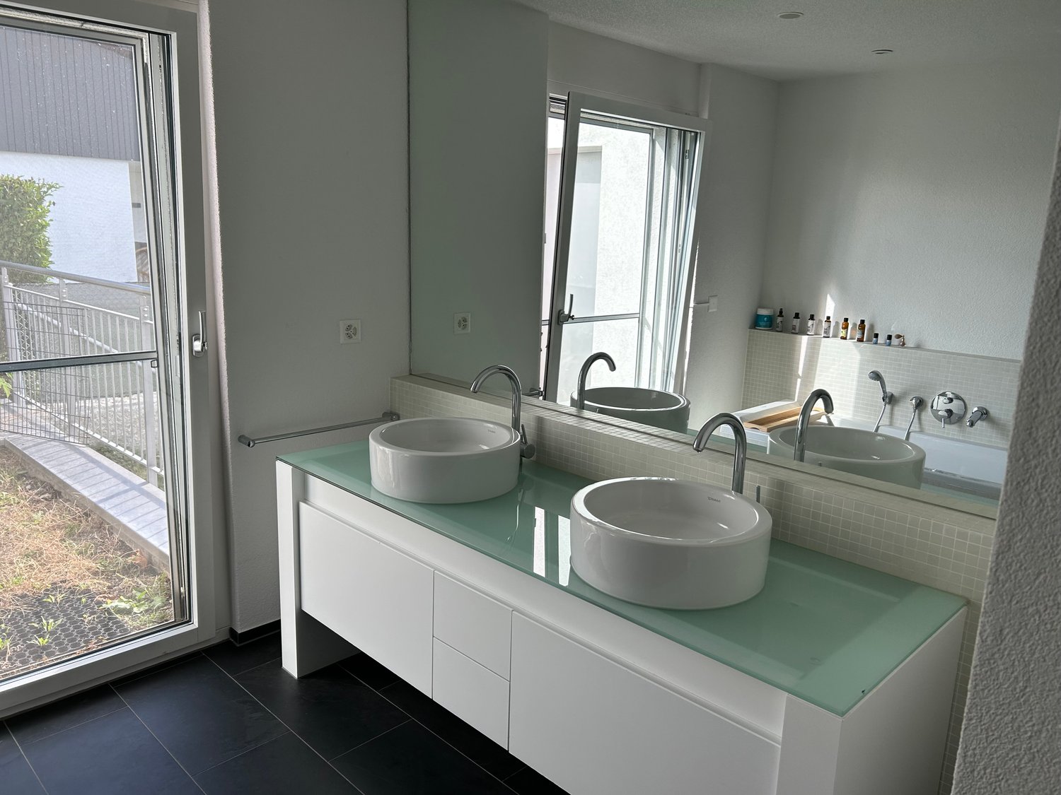 1 room single room