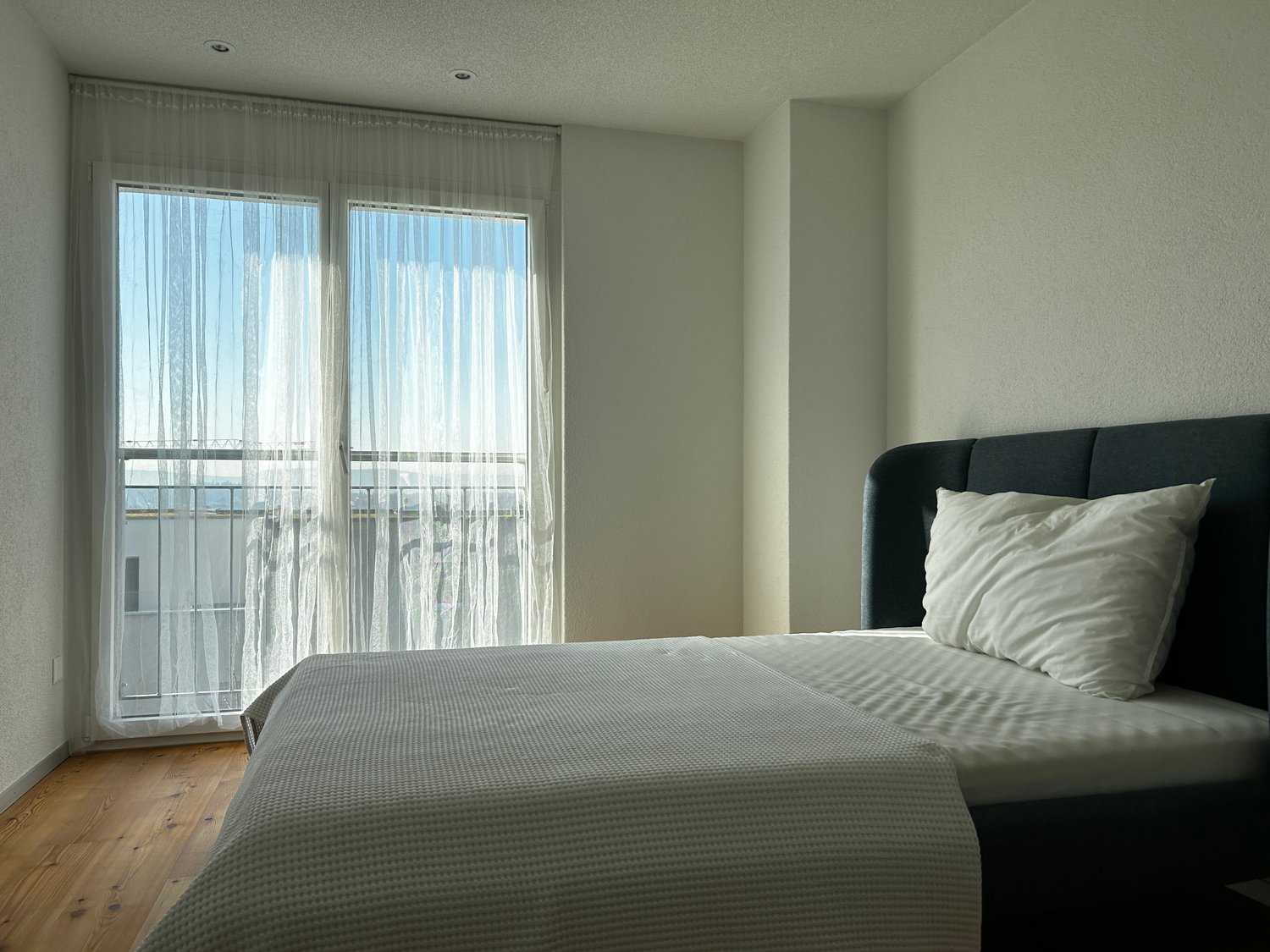 1 room single room