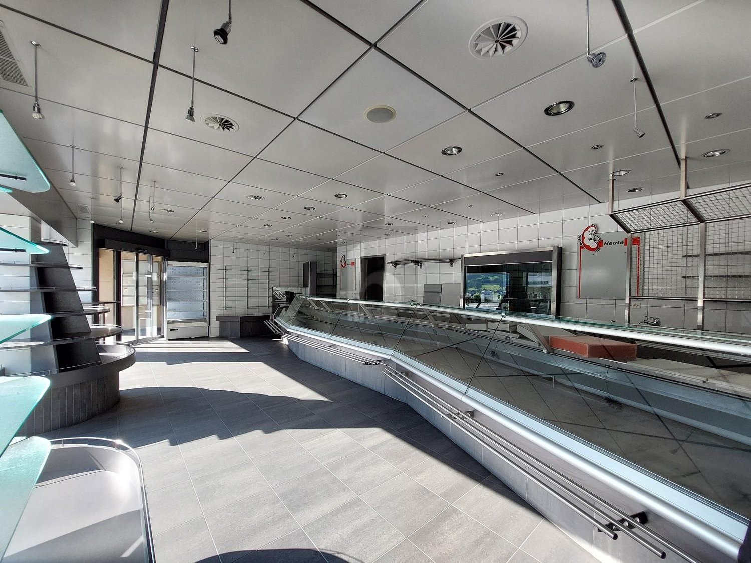 87m² shop, photo 2 of 4