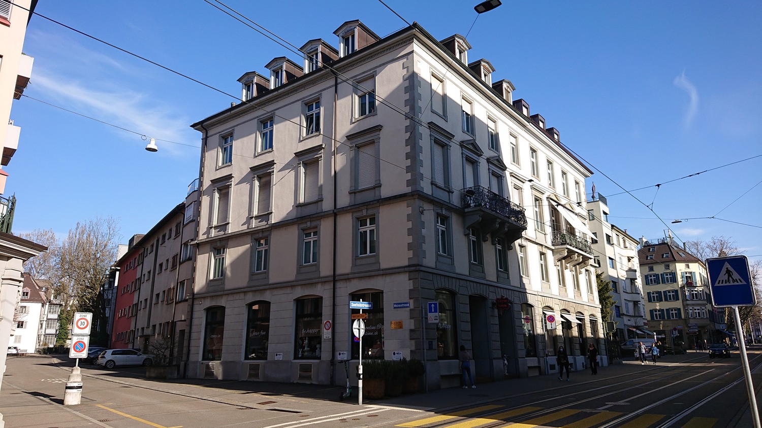 133m² shop, foto 1 di 10