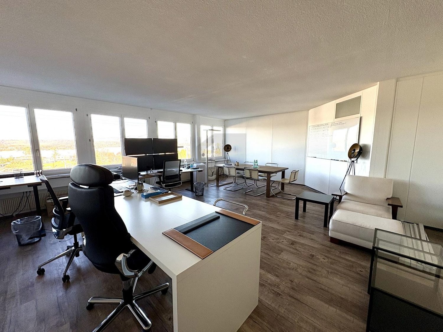 65m² office