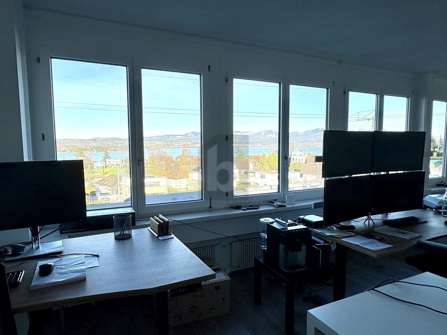 65m² office