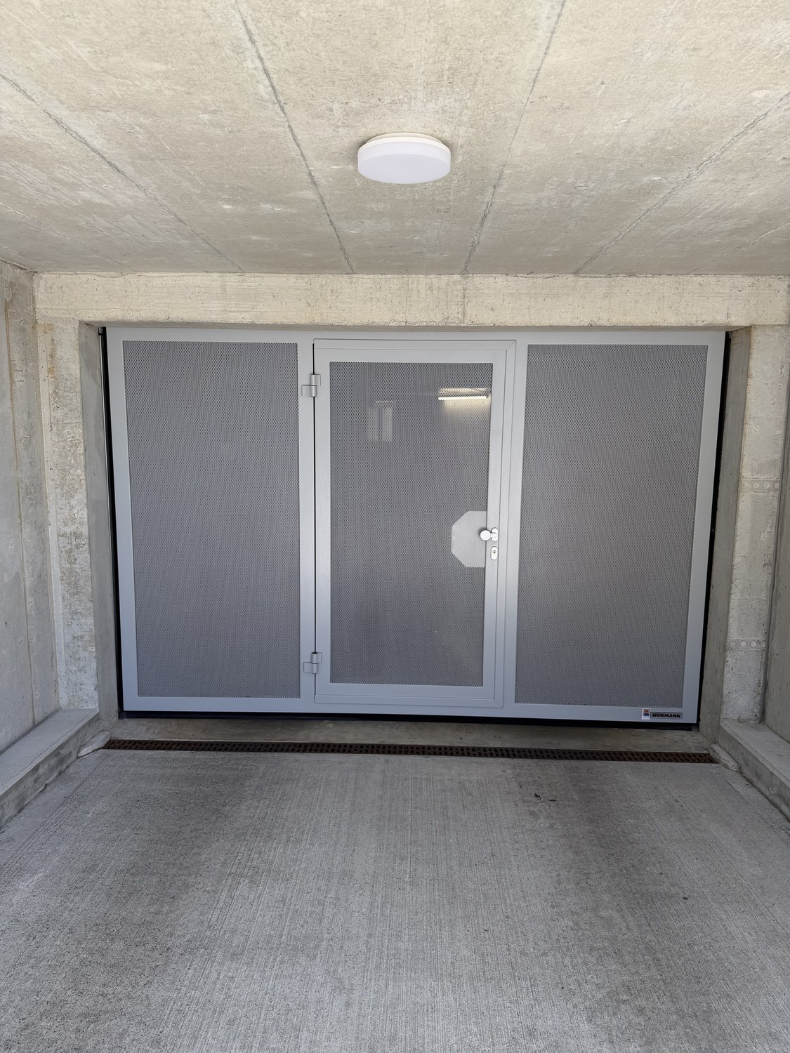 Underground slot, photo 2 of 3