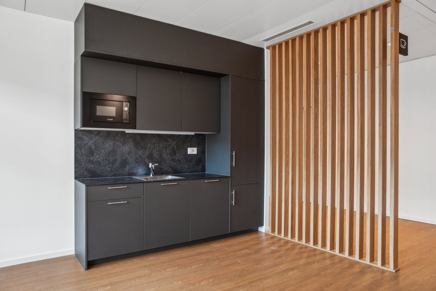 147m² office