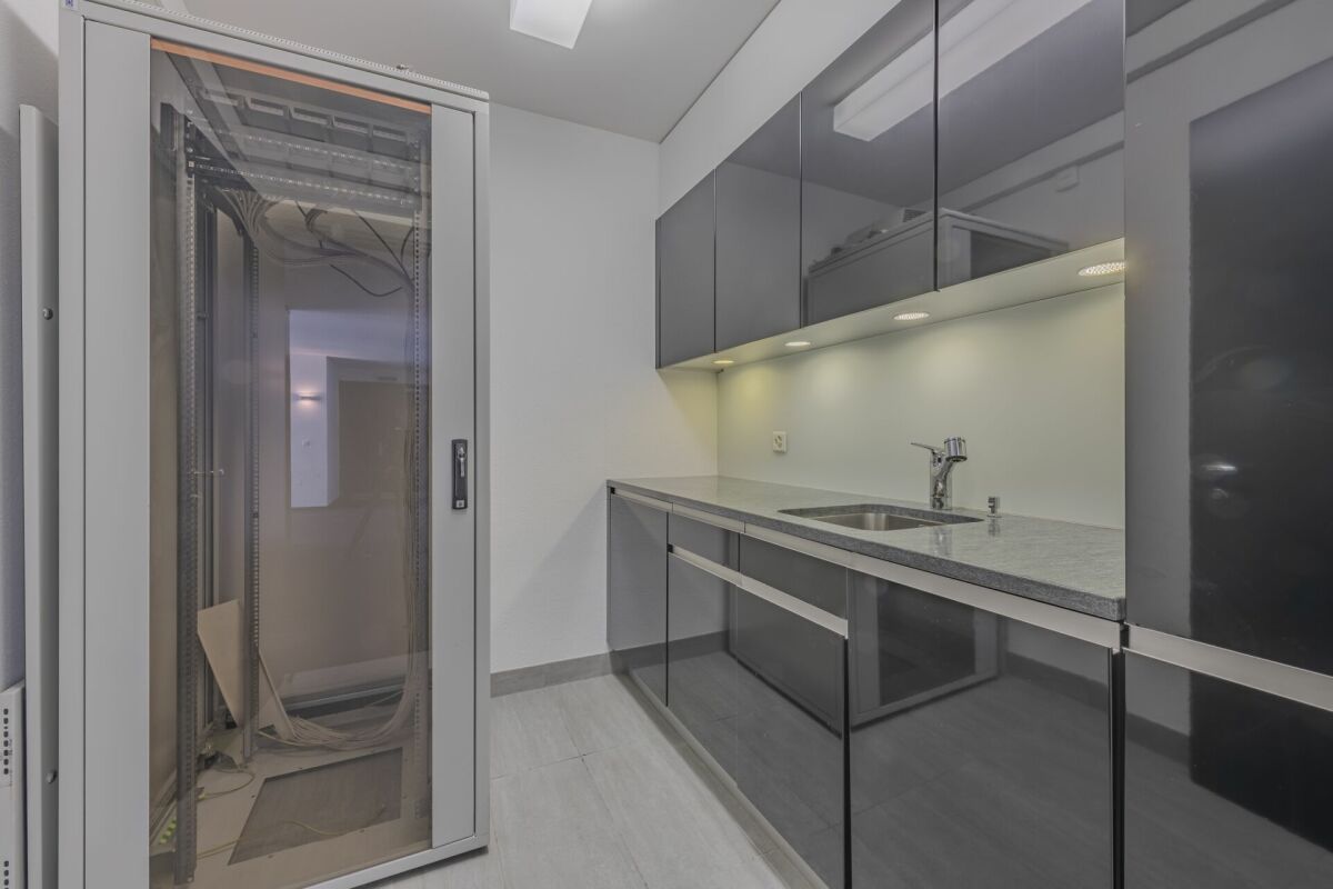 Office, photo 6 of 10