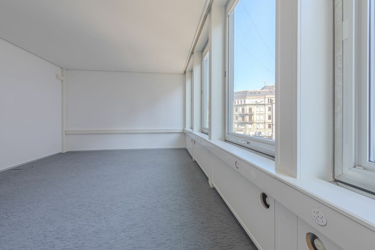 Office, photo 4 of 10