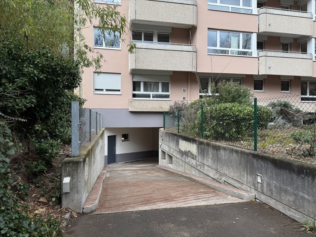 Double garage, photo 2 of 2