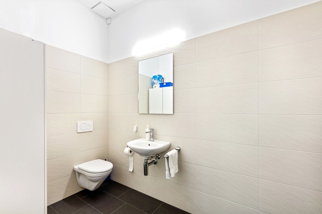 144m² commercial, photo 10 of 10