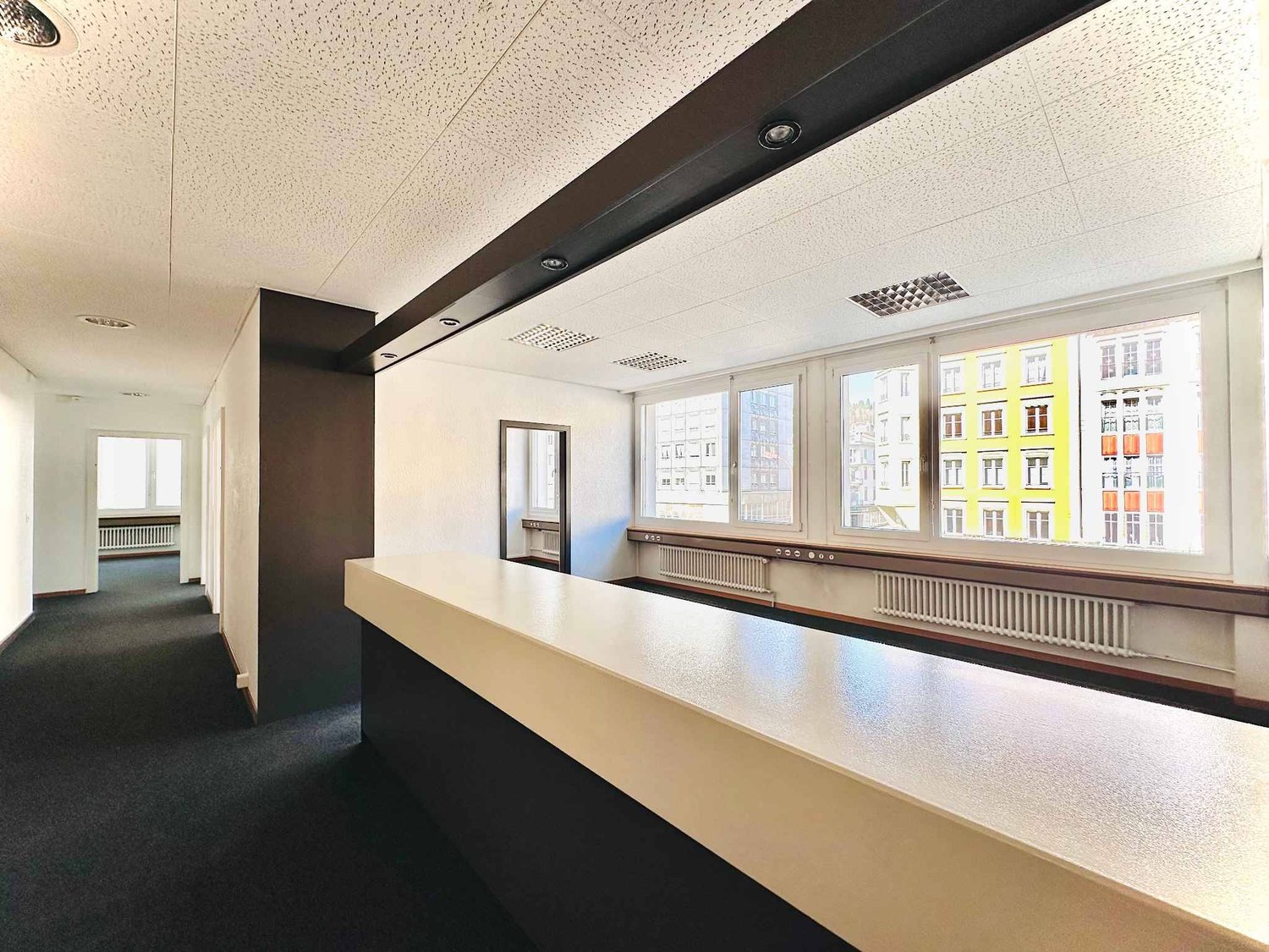 159m² office

Offices, 159 m2 premises for rent in La Chaux-de-Fonds

Ideally located on the POD
TP in front of the building.
CFF station 10 minutes away
All shops nearby

Modulable layout with open space, conference room and partitioned offices
Beautiful ceiling height
Very bright

Availability: im, photo 3 of 4