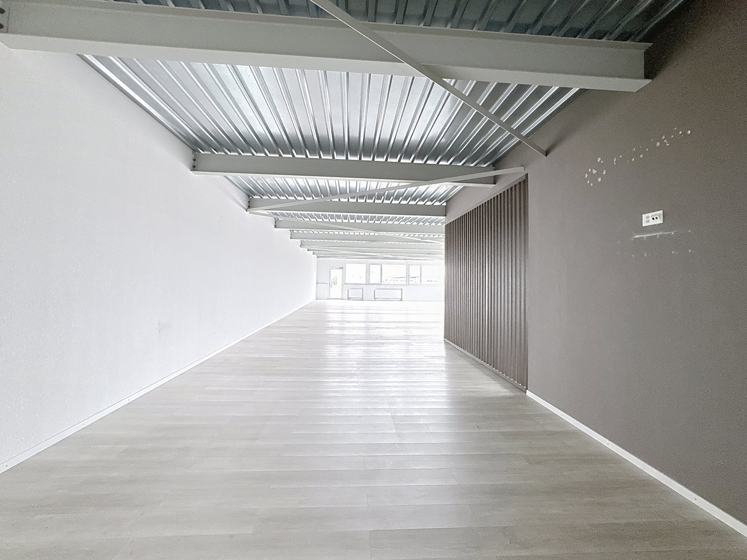 795m² shop, photo 4 of 5