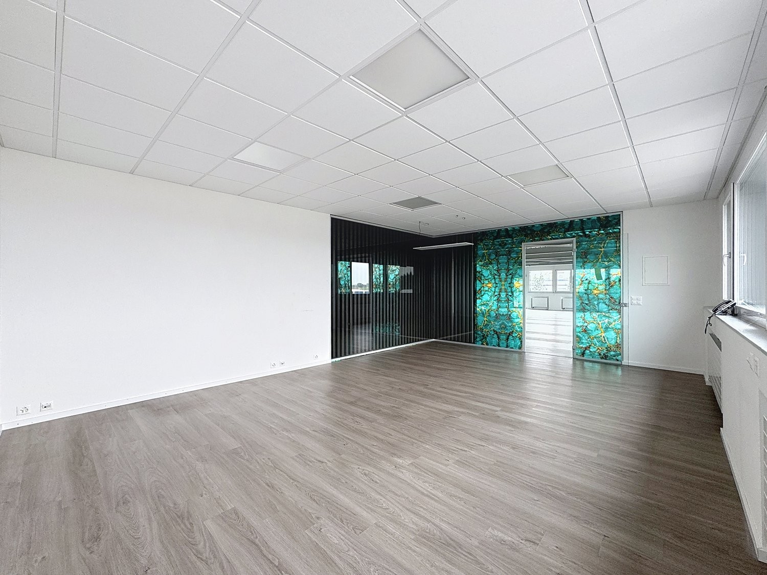 795m² shop, photo 3 of 5