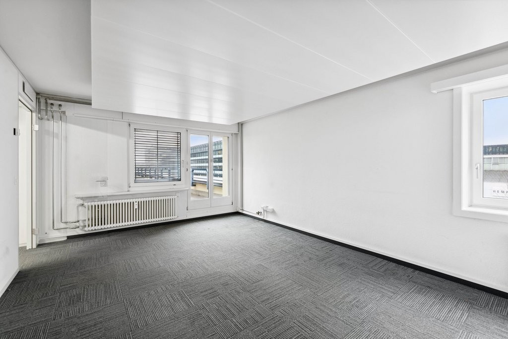 516m² office