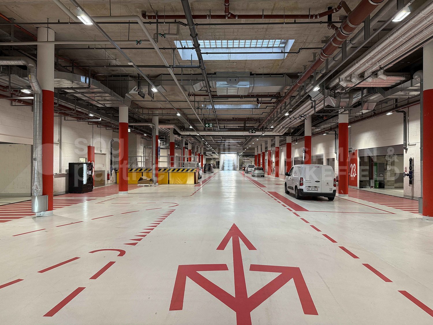 800m² commercial, photo 3 of 4