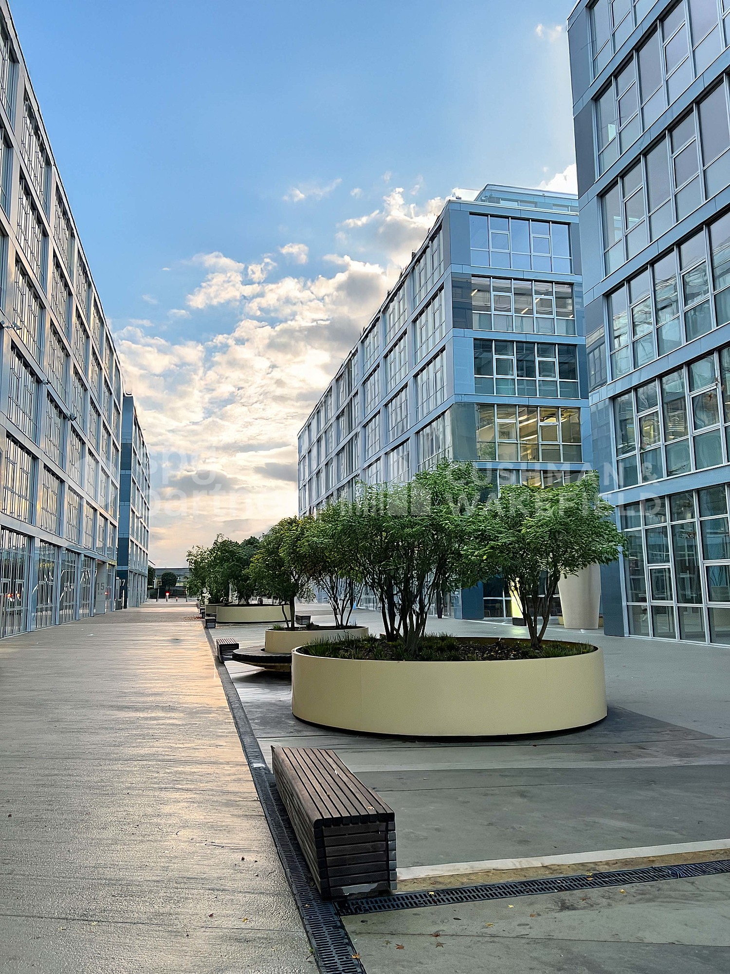 800m² commercial, photo 1 of 4