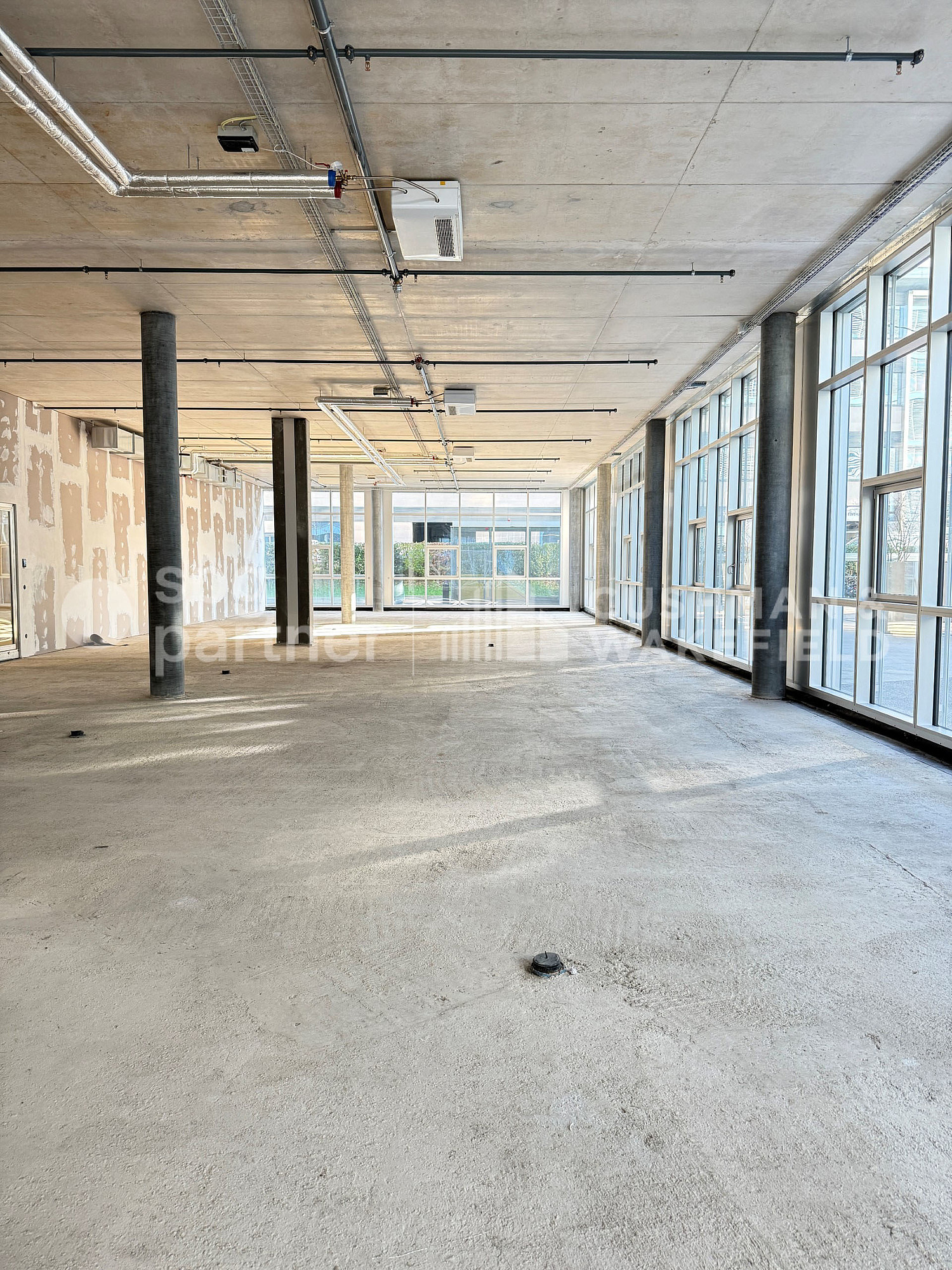 800m² commercial, photo 2 of 4
