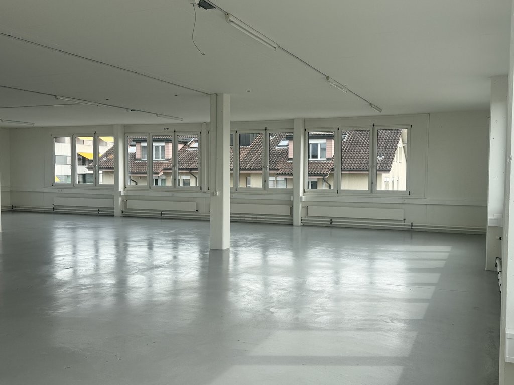 228m² commercial, photo 2 of 8