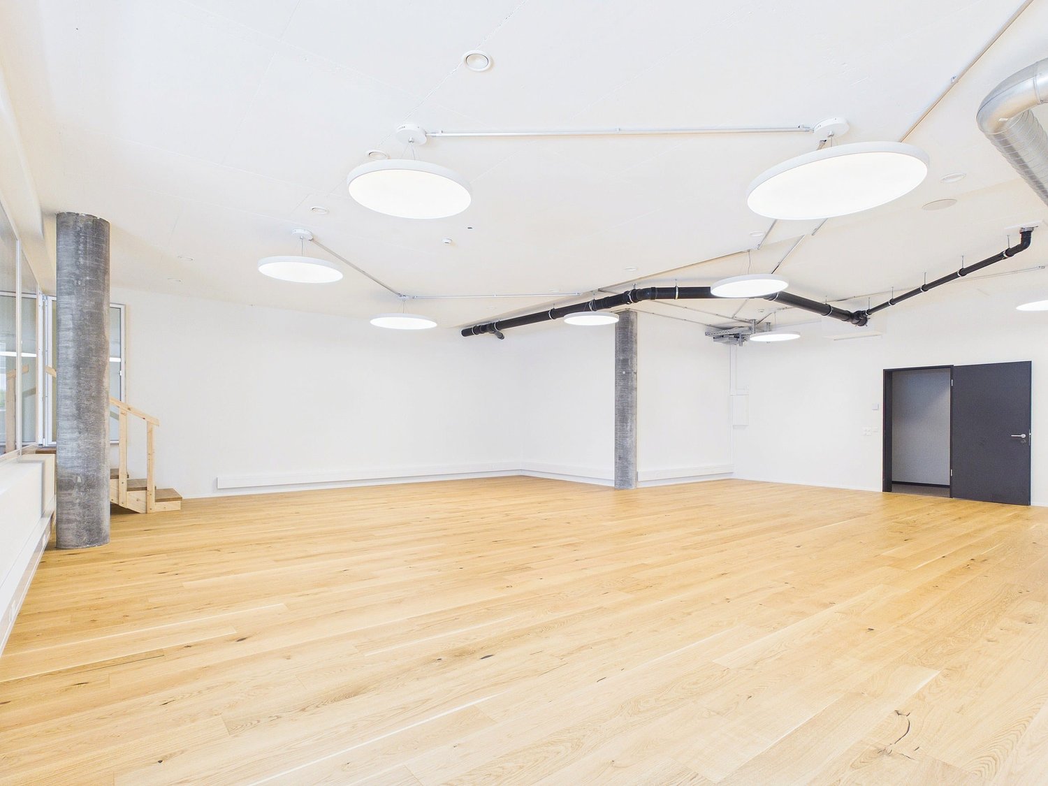 105m² commercial