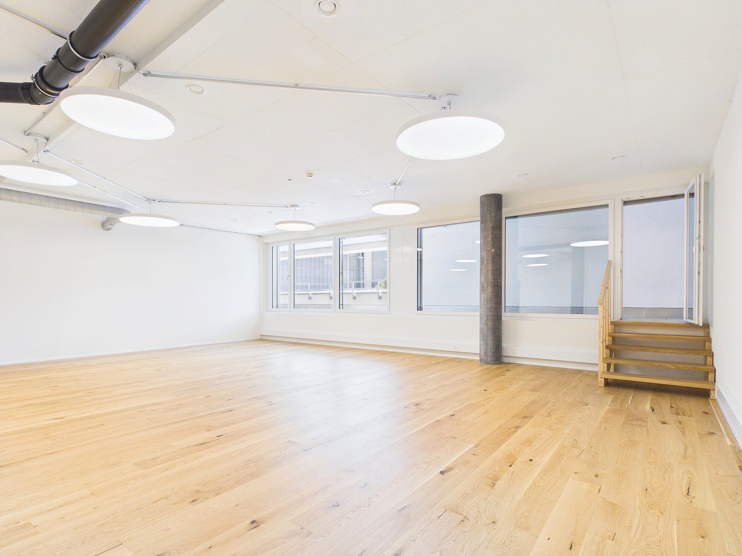 105m² commercial