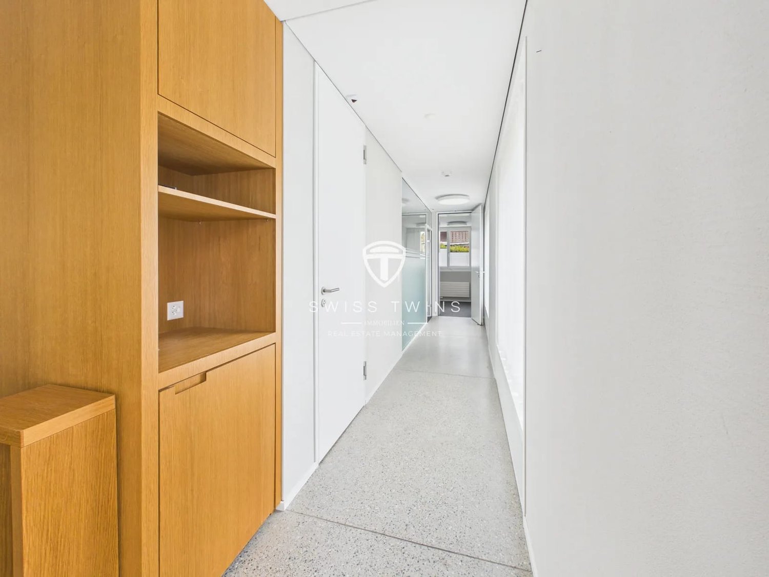 240m² commercial