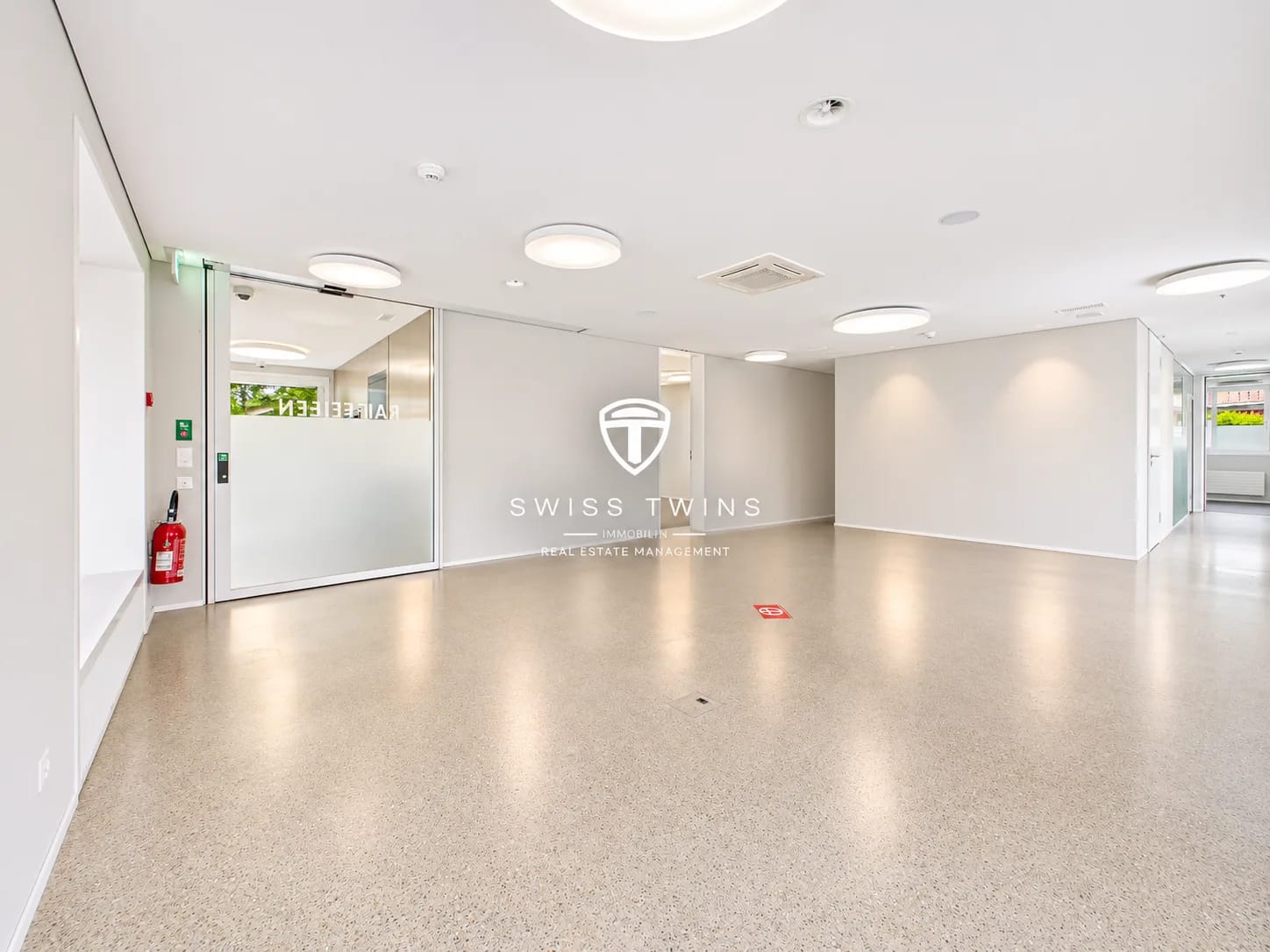 240m² commercial