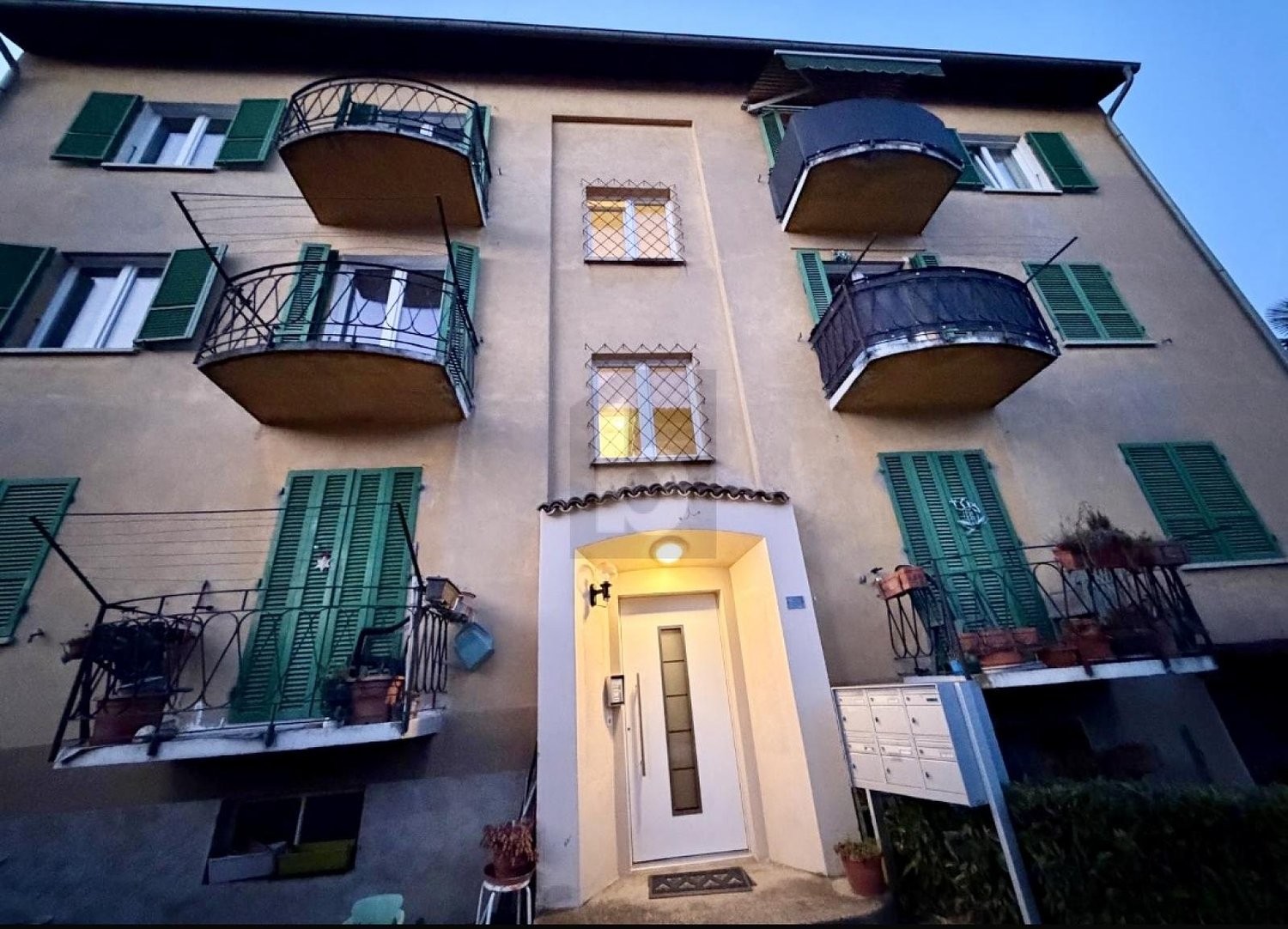 21 pièces maison multifamiliale