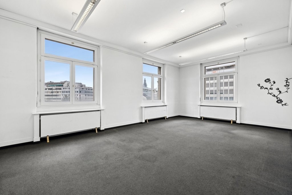 371m² de bureaux