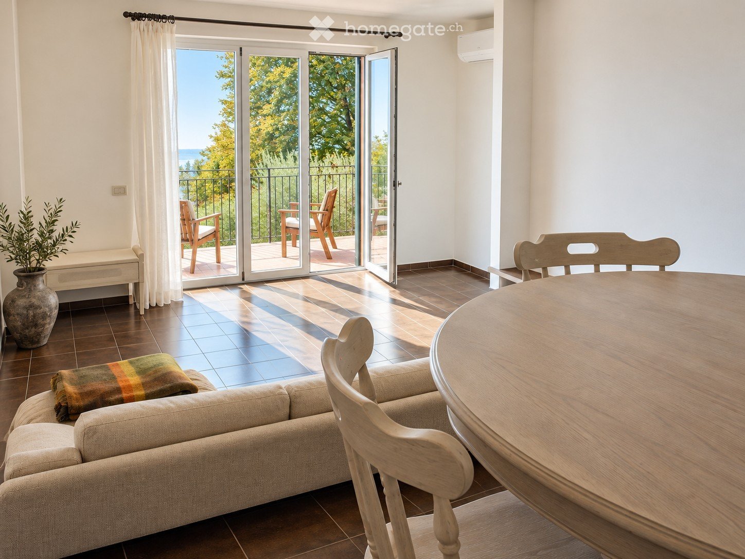 5 rooms apartment