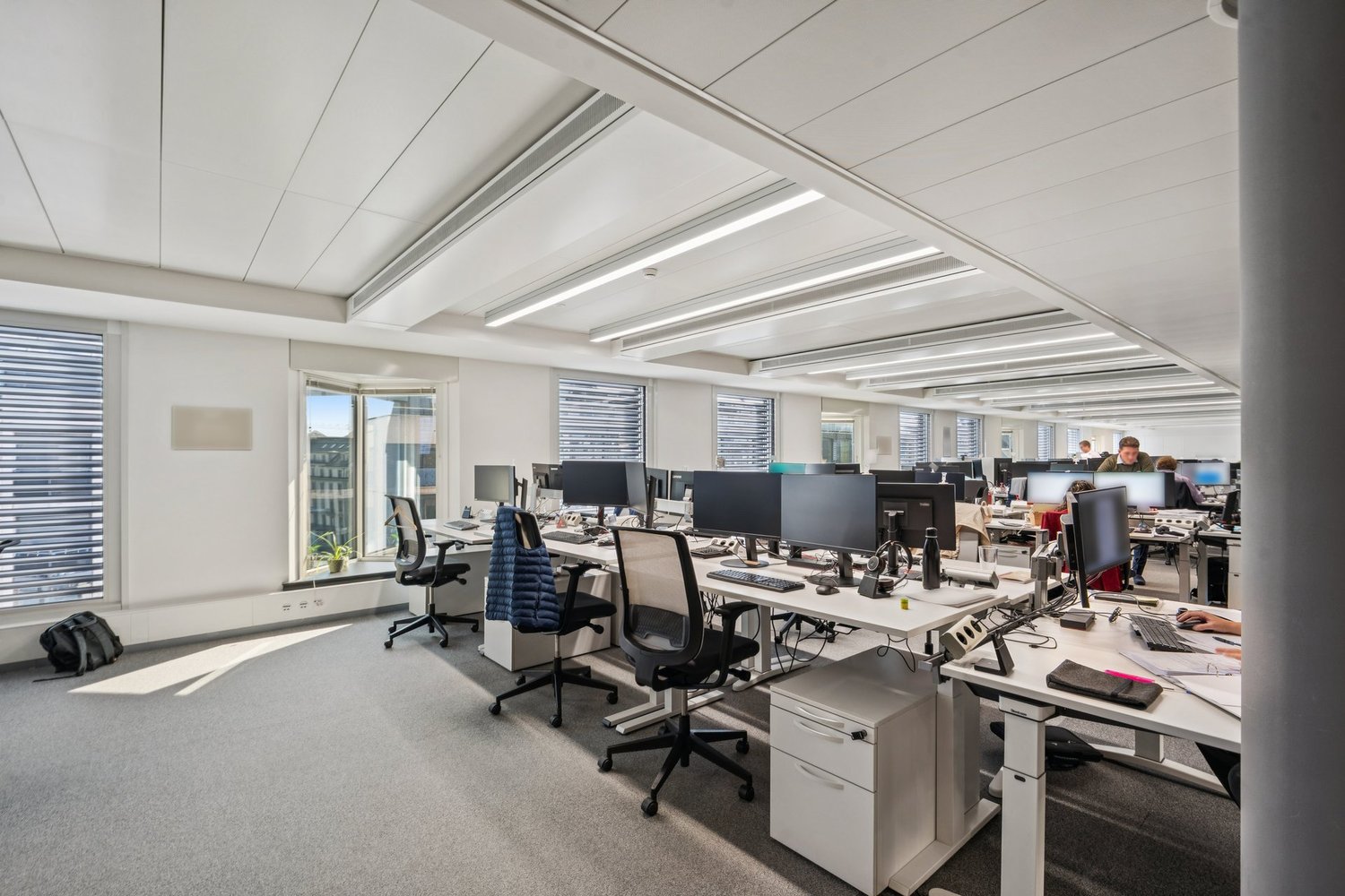 1620m² office