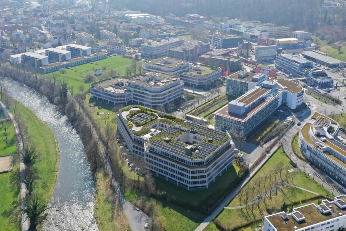 3700m² office, photo 1 of 8