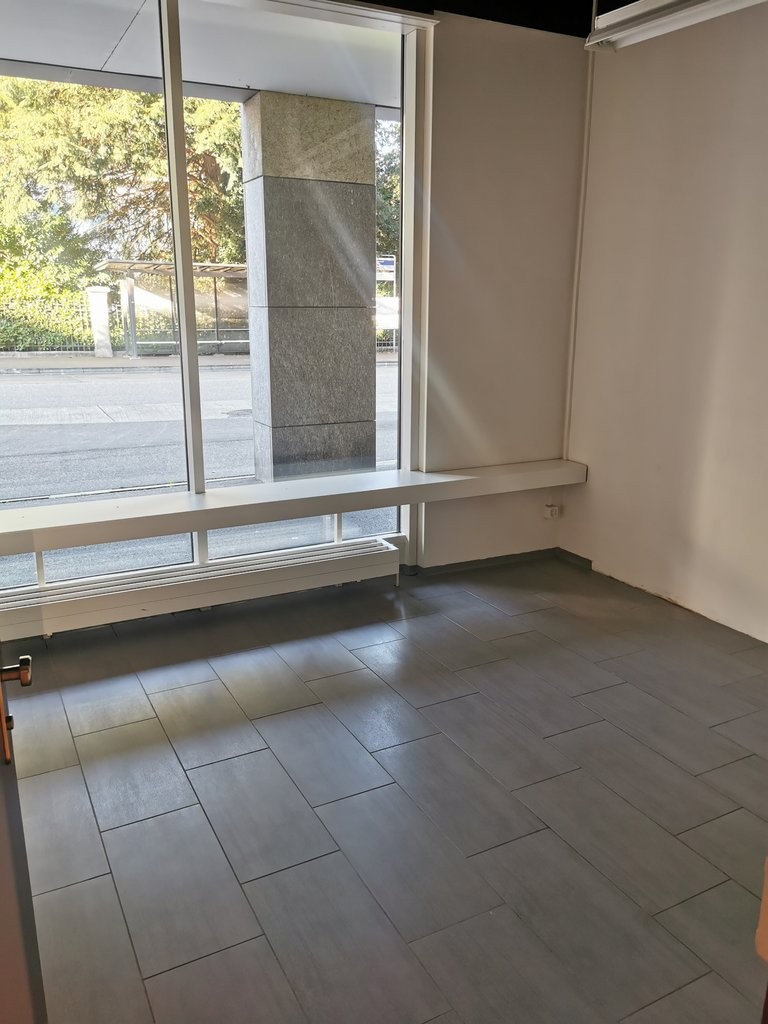 195m² shop