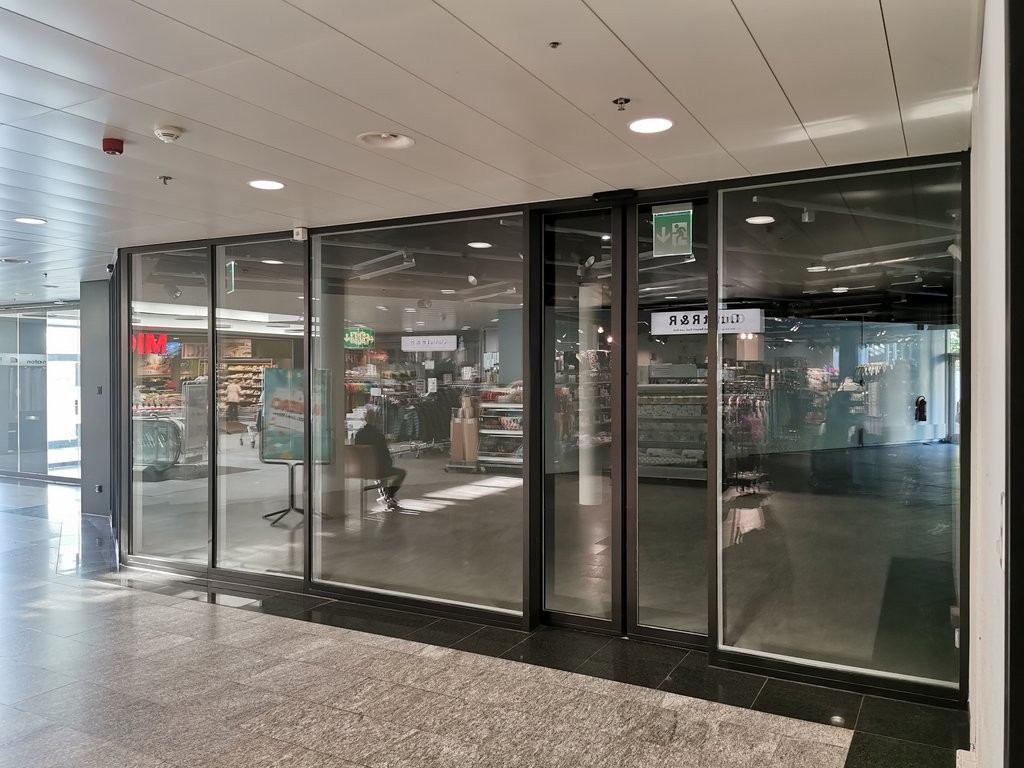 195m² shop