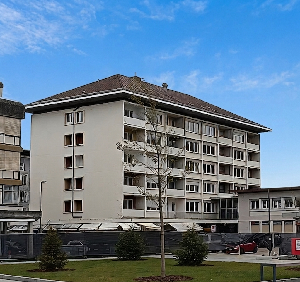 188m² shop, photo 1 of 6