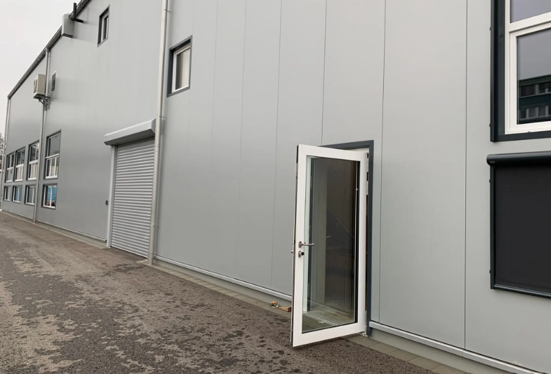 370m² industrial object, photo 1 of 10