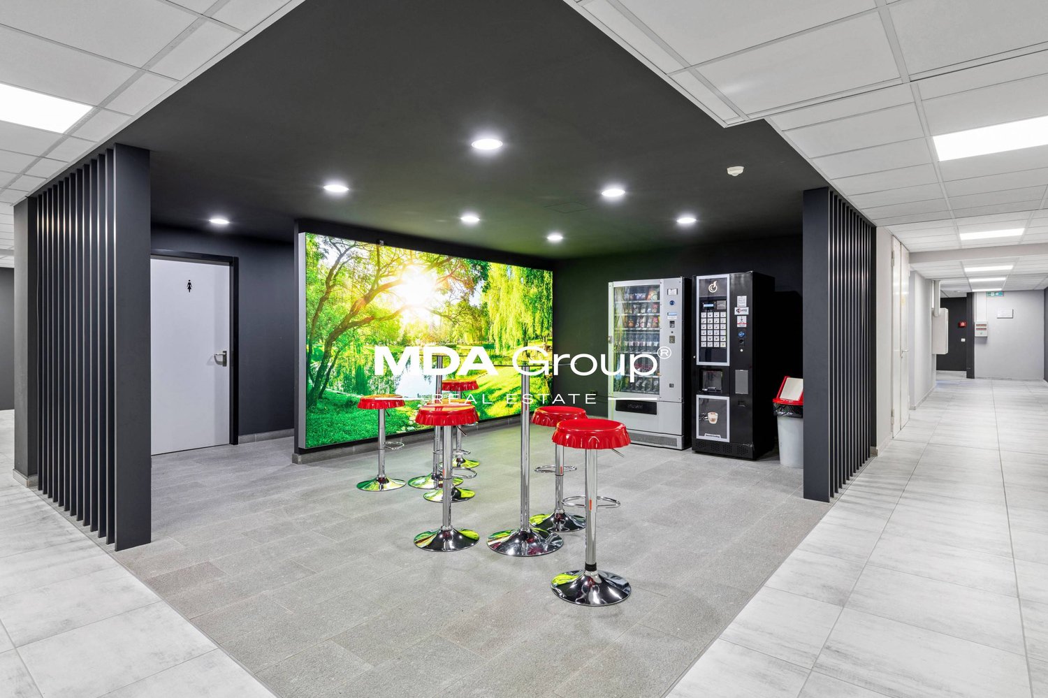 1500m² office, photo 1 of 9