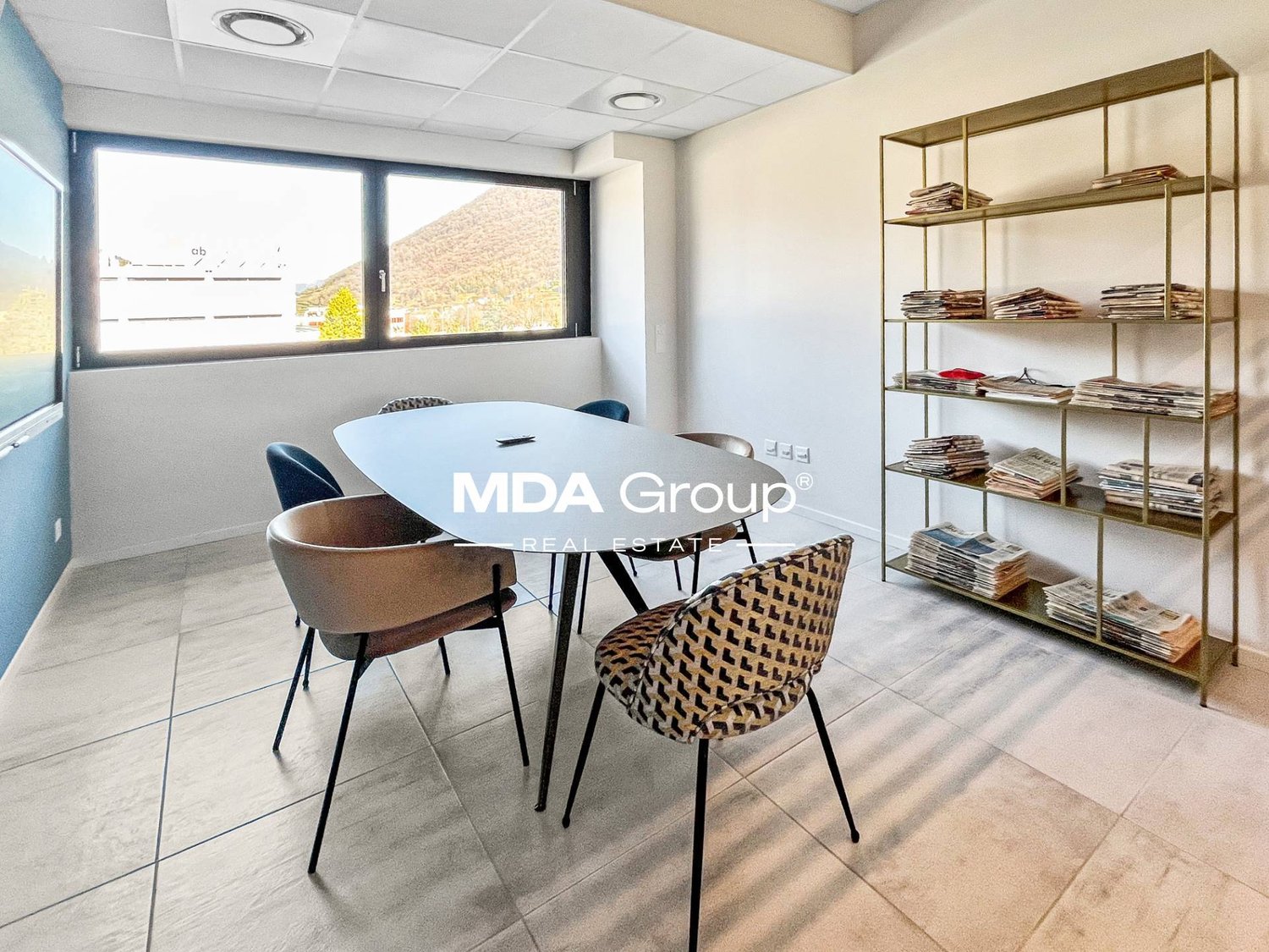 670m² office