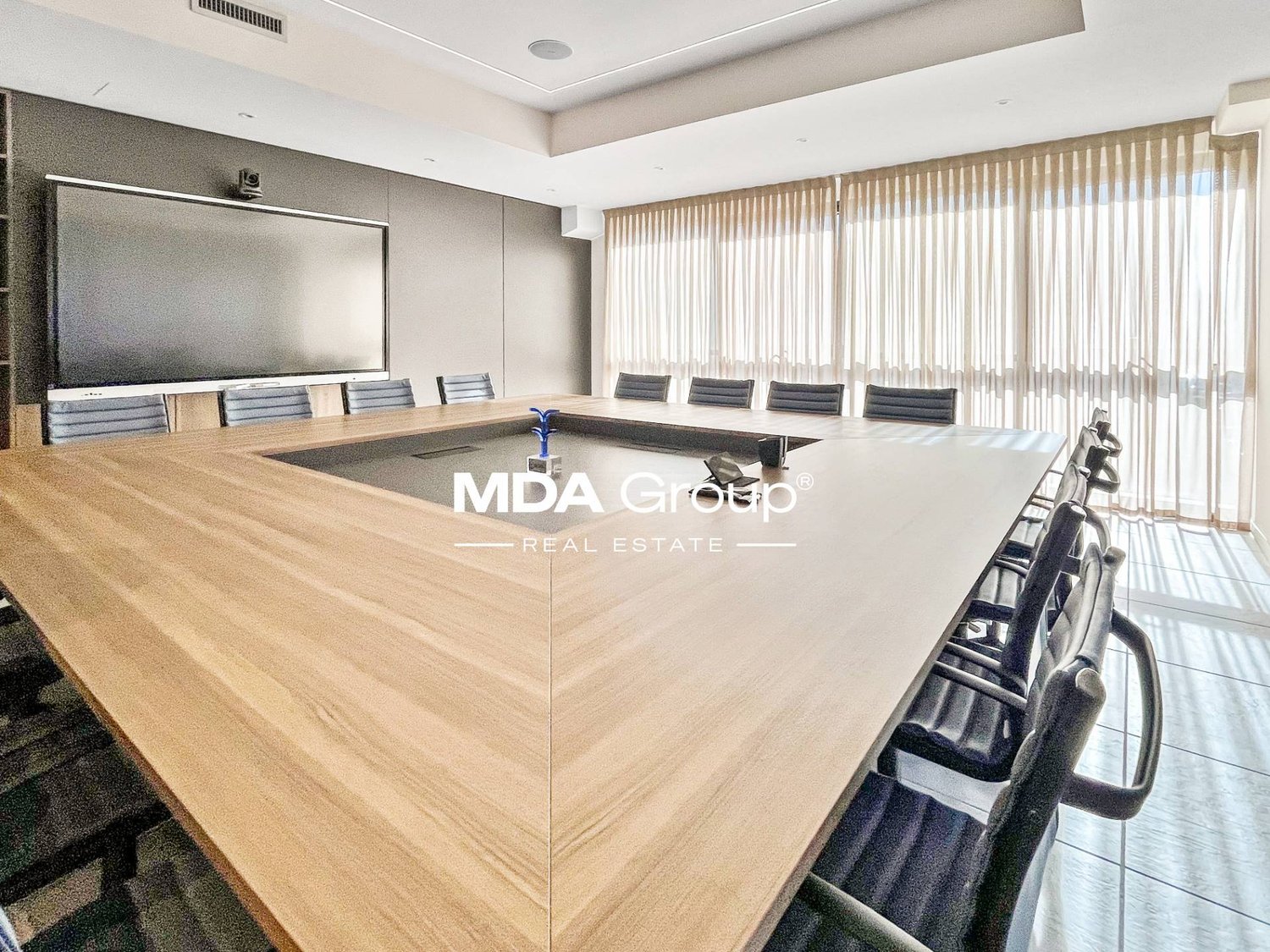 670m² office