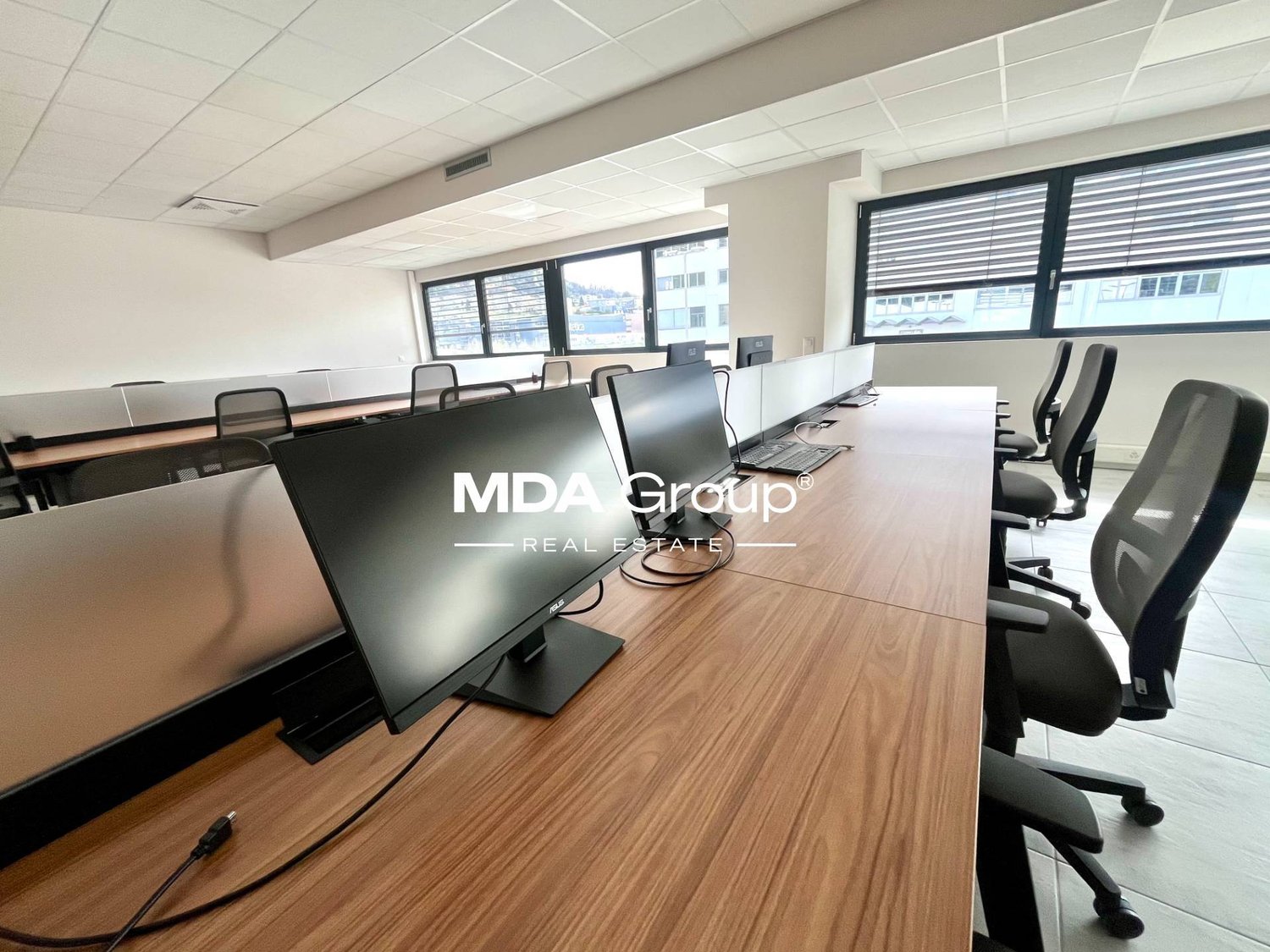 670m² office