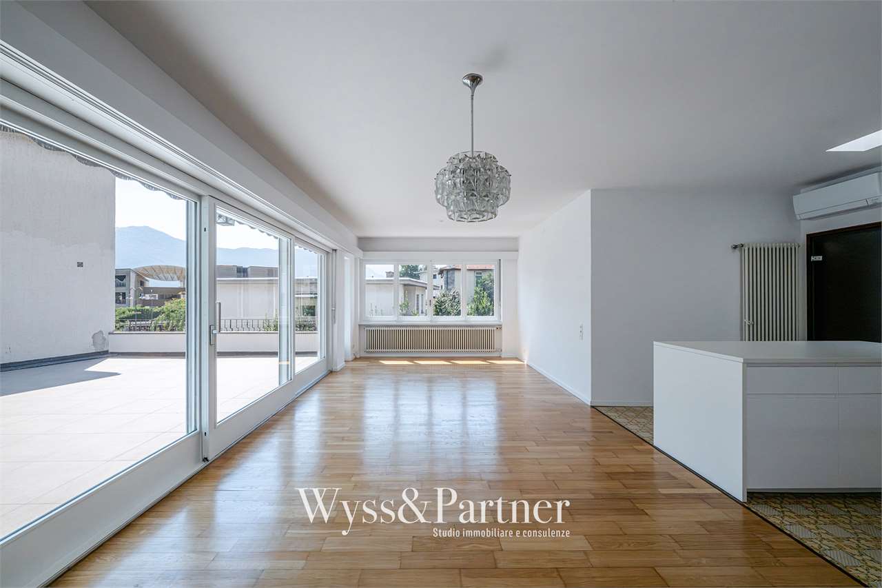 5 rooms apartment, photo 1 of 10