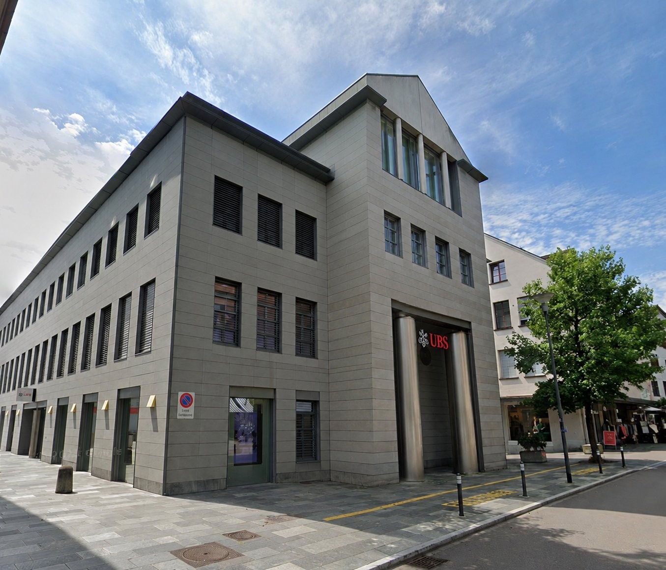 135m² office