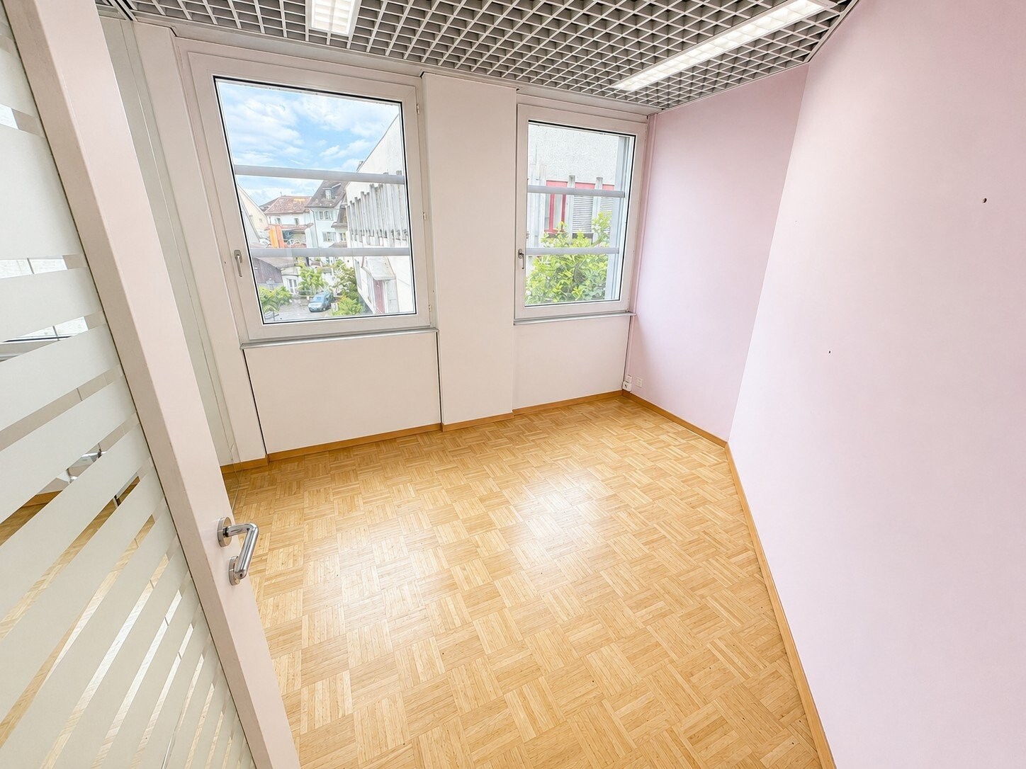 135m² office