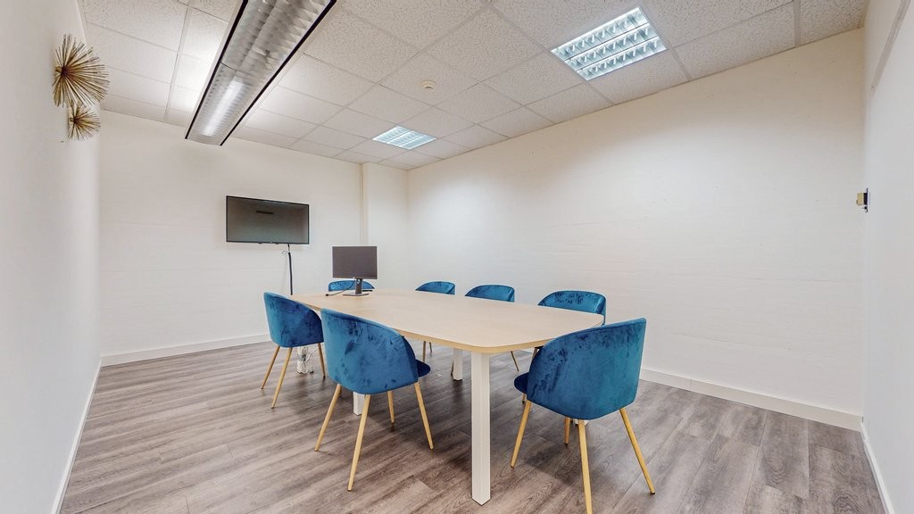 126m² office, photo 5 of 9