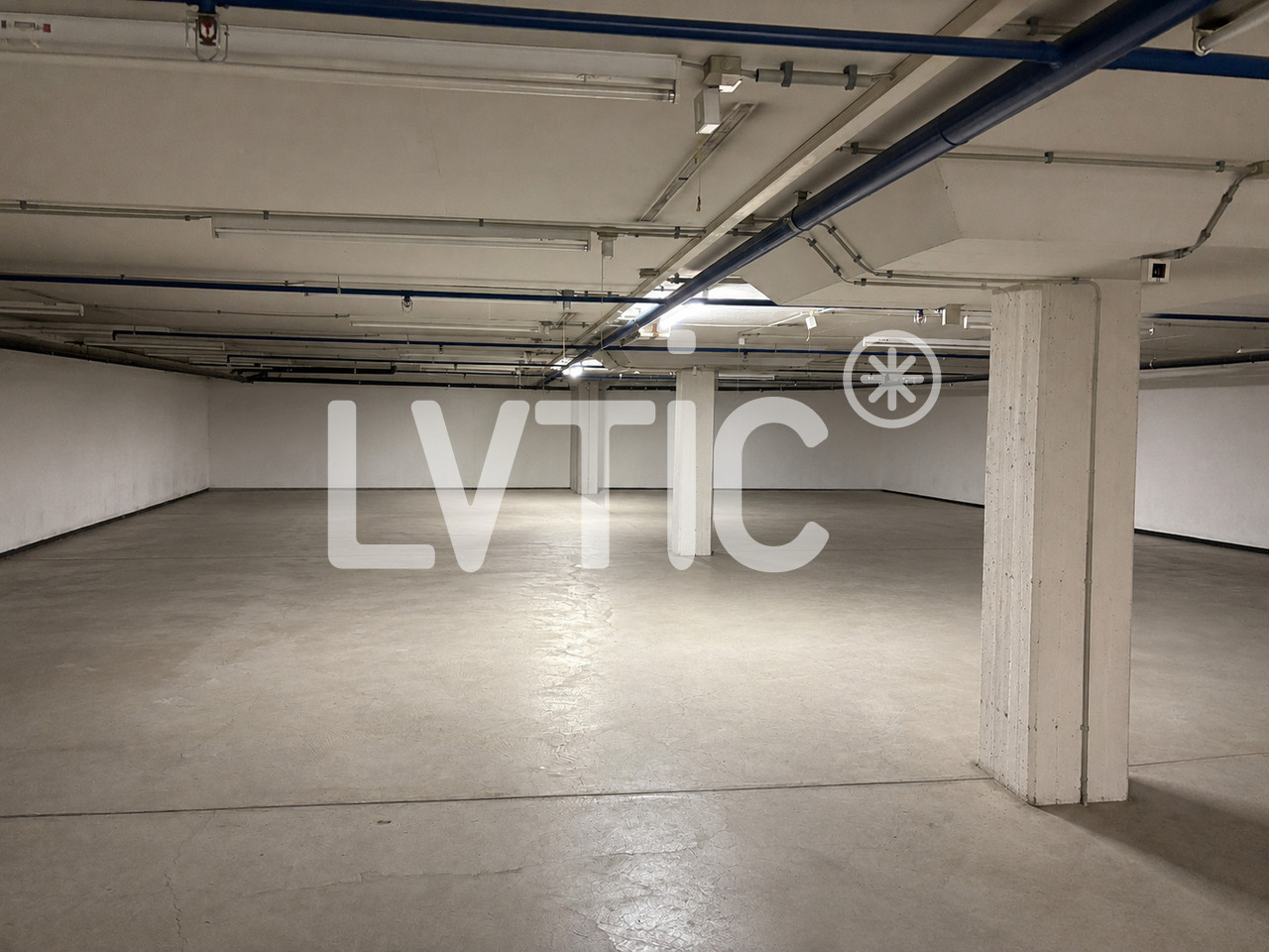 680m² storage room, photo 2 of 5