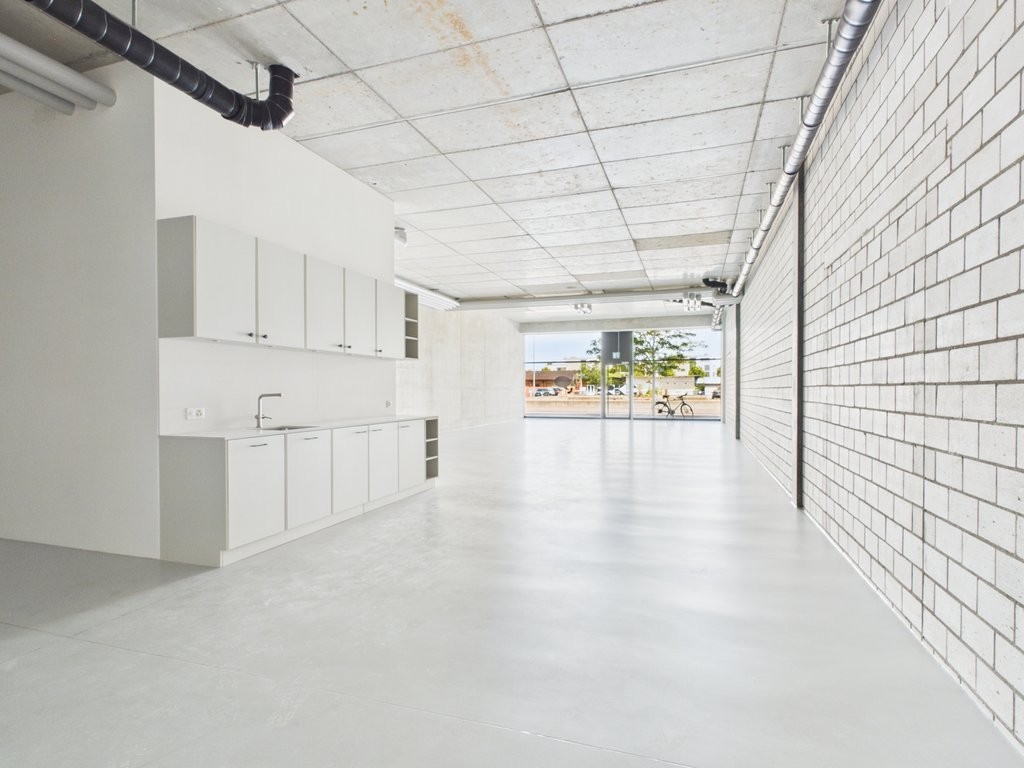 565m² shop, photo 2 of 10