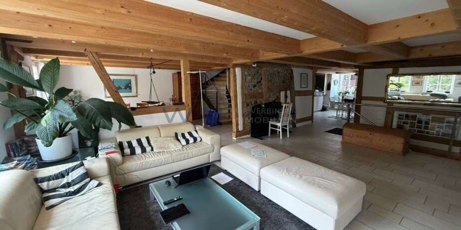 8 rooms single house