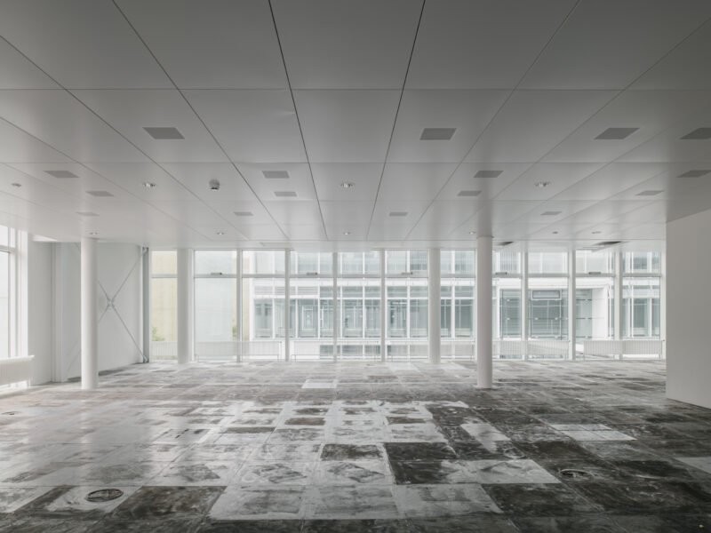 815m² commercial, photo 1 of 3