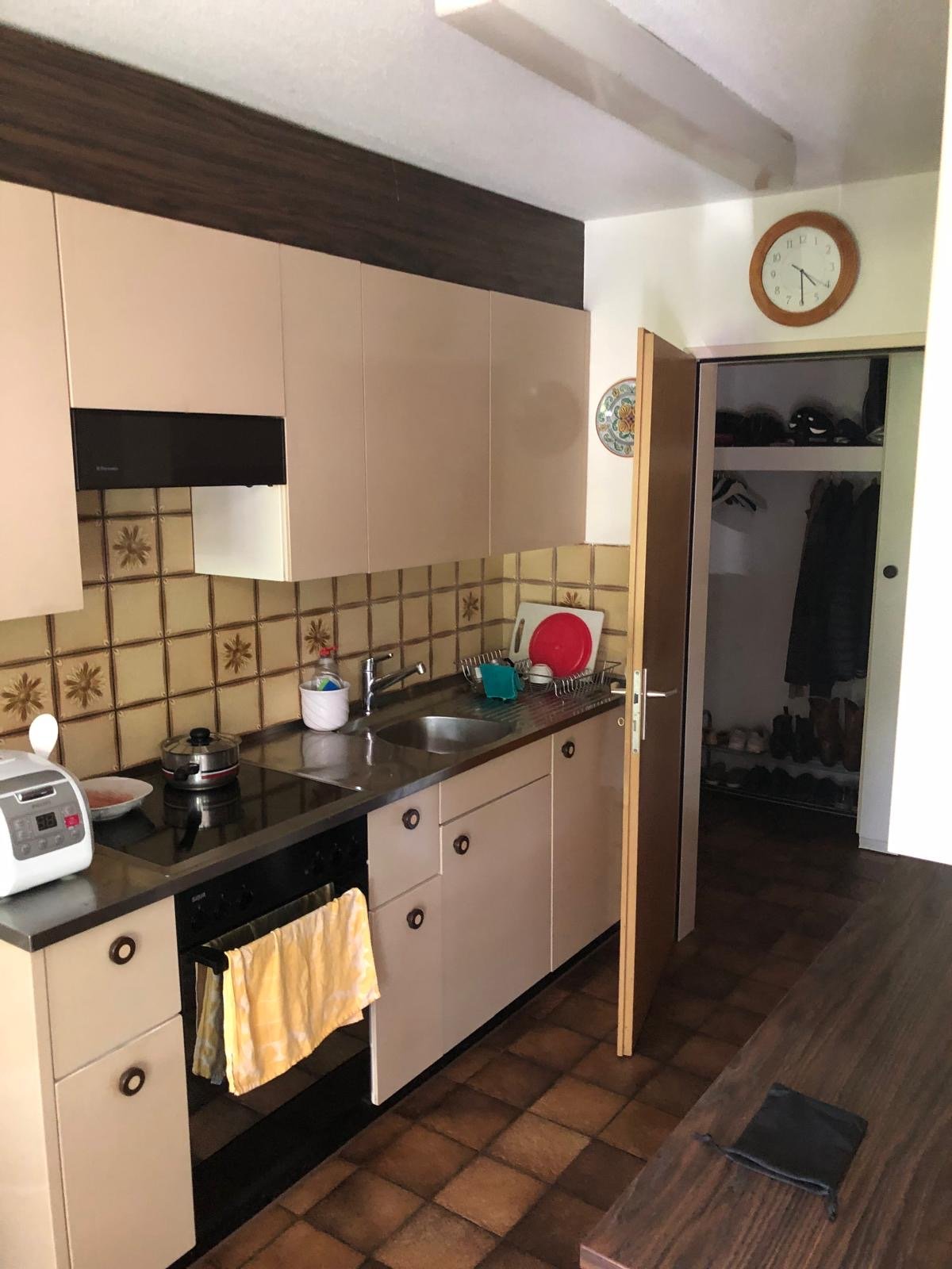 Room in a shared flat

Roommate wanted for beautiful 3.5-room apartment

For a well-maintained and fully furnished 3.5-room apartment, we are looking for a reliable and uncomplicated female or male roommate.

The apartment is completely furnished and equipped and features high-speed internet as well, photo 8 of 9